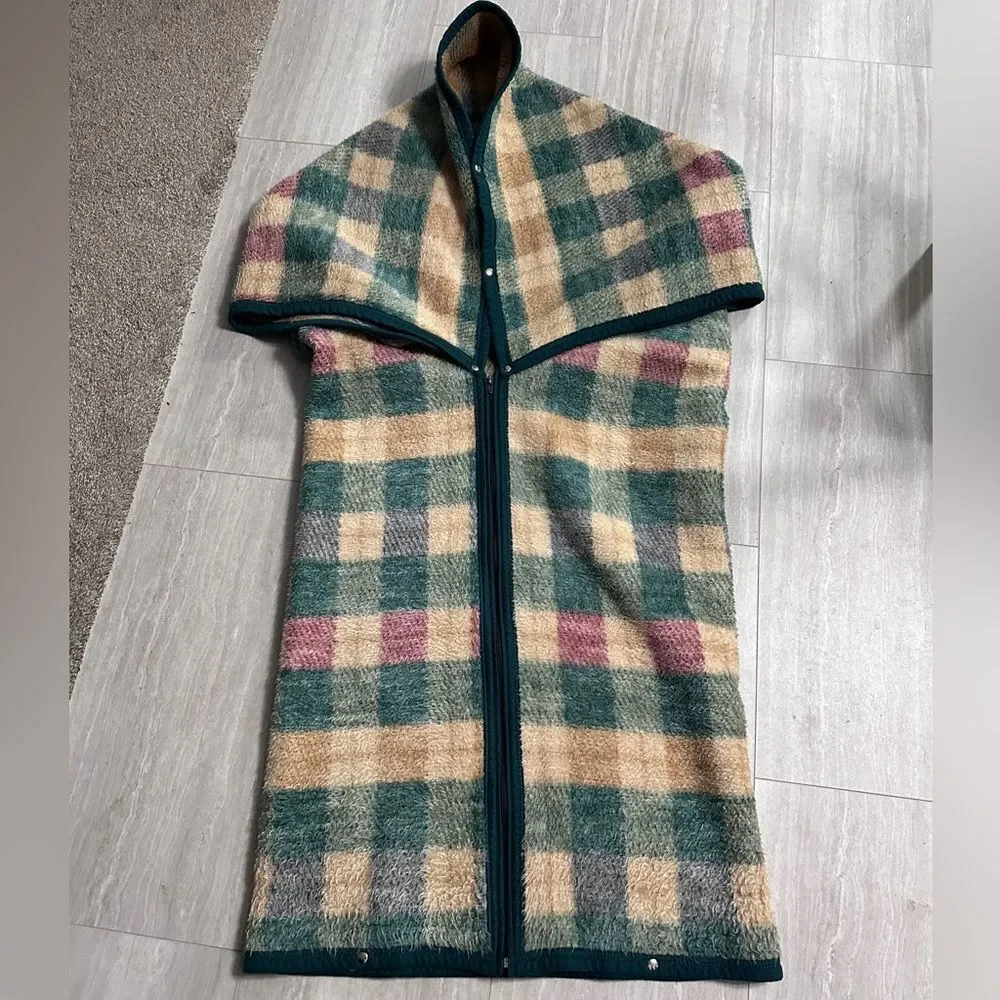 Vtg Biederlack of America Cuddle Wrap Blanket Plaid Zipper Snaps USA OG Snuggie